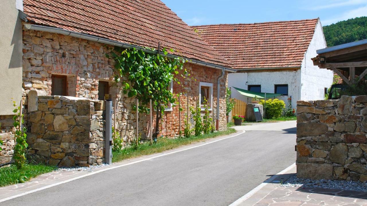 Weingut Jakob'S Ruhezeit Mautern an der Donau Esterno foto