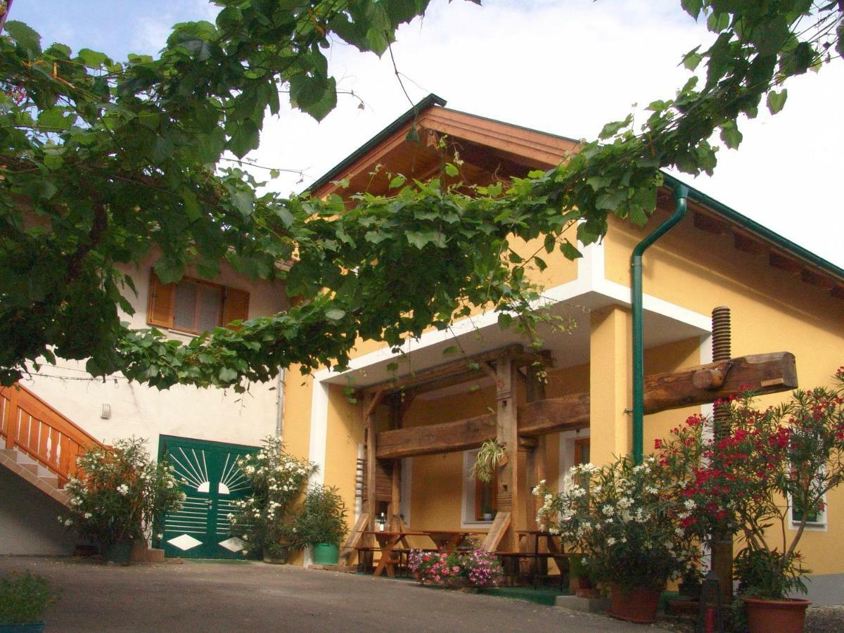 Weingut Jakob'S Ruhezeit Mautern an der Donau Esterno foto